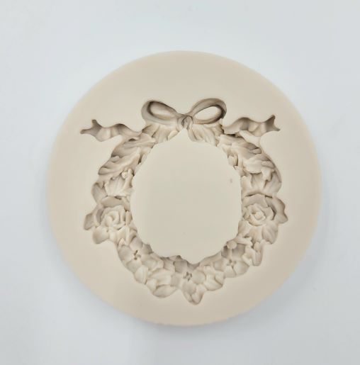 J.Wilton SILICONE MOLD CHRISTMAS WREATH APPROX. 1.5" 1PC