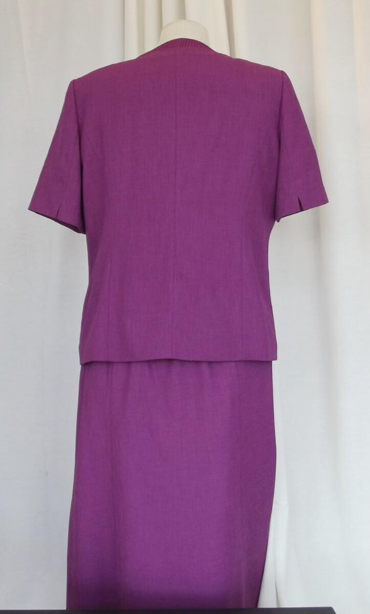 Jacques Vert 2 IN 1 PURPLE LINEN LOOK JACKET & SKIRT TOP & SKIRT IN CREPE CHIFFON FANTASY PRINT. ORANGES & PURPLE