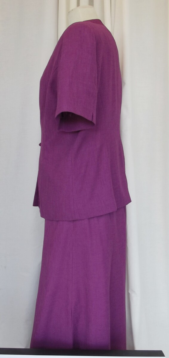 Jacques Vert 2 IN 1 PURPLE LINEN LOOK JACKET & SKIRT TOP & SKIRT IN CREPE CHIFFON FANTASY PRINT. ORANGES & PURPLE
