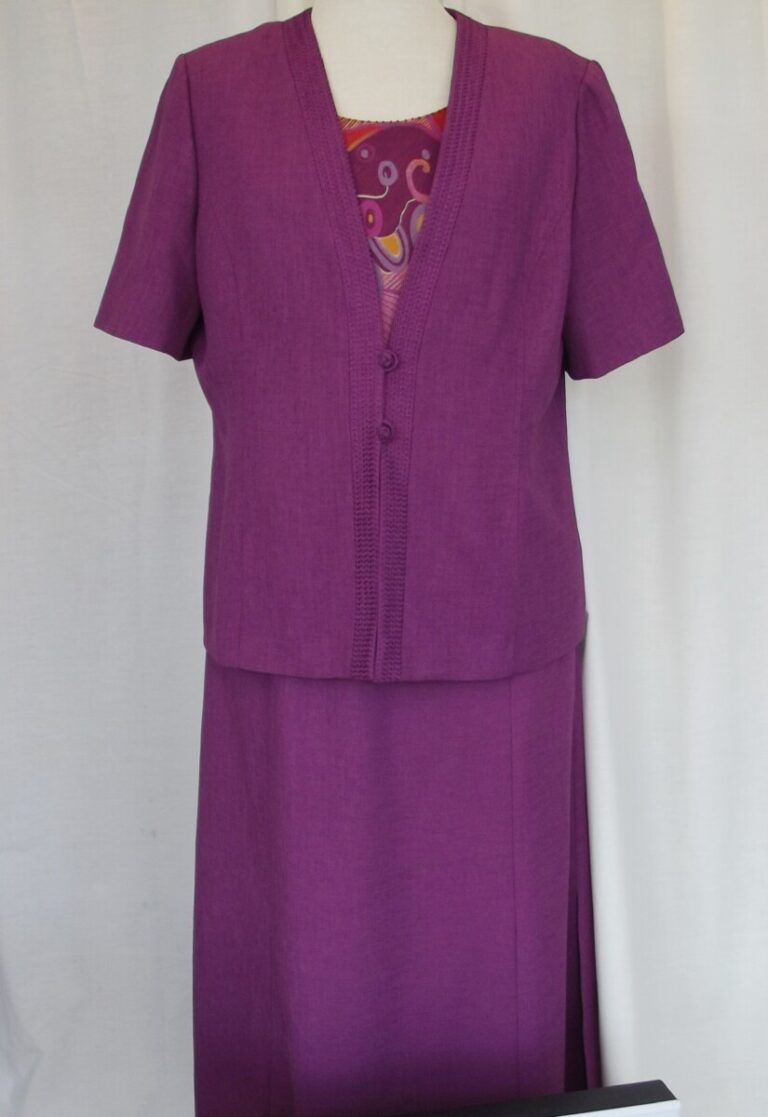 jacques vert 2 IN 1 PURPLE LINEN LOOK JACKET & SKIRT TOP & SKIRT IN CREPE CHIFFON FANTASY PRINT. ORANGES & PURPLE