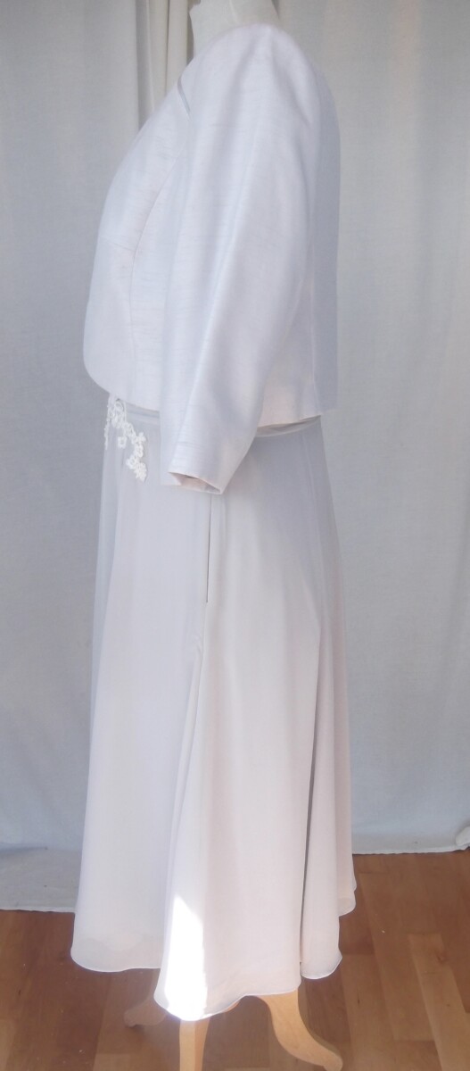 Jacques Vert BRAND NEW WITH TAGS DRESS OF IVORY LACE BODICE WITH DOVE GREY CHIFFON SKIRT & MATCHING DOVE GREY SHANTUNG SHORT JACKET