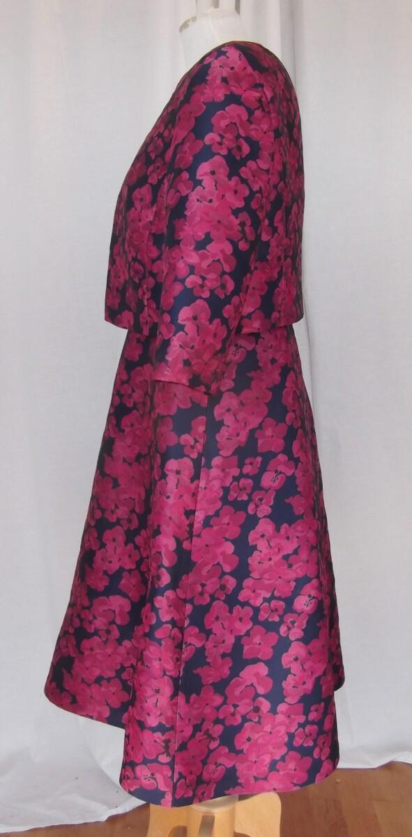 Jacques Vert BRAND NEW WITH TAGS JACQUES VERT COLLECTION MAGENTA FLORAL PRINTED JACQUARD SHANTUNG PROM DRESS & MATCHING SHORT JACKET