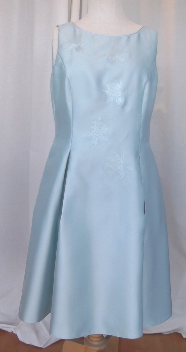 jacques vert BRAND NEW WITH TAGS JACQUES VERT COLLECTION PALE BLUE JACQUARD SHANTUNG PROM DRESS FIVE EMBROIDERED FLOWERHEADS ON FRONT BRAND NEW WITH TAGS