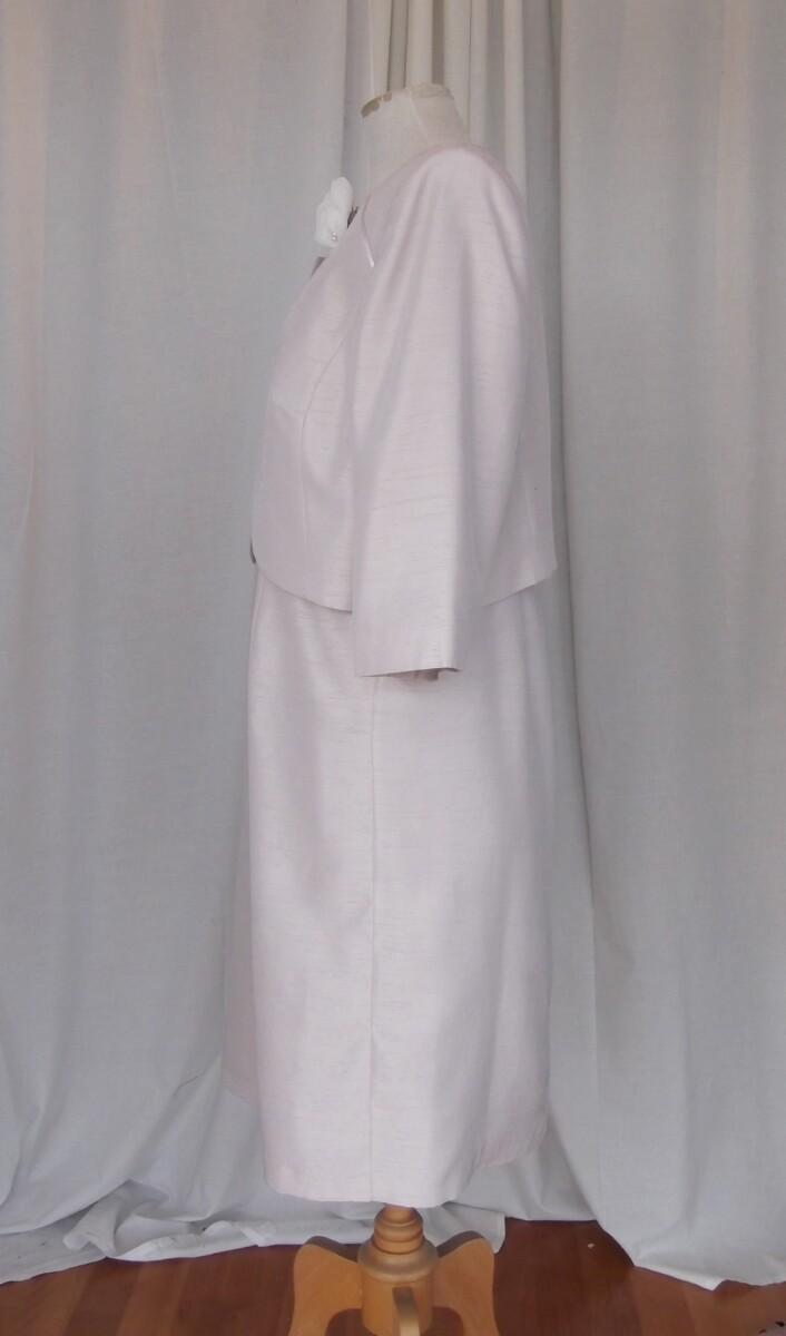 Jacques Vert BRAND NEW WITH TAGS OYSTER SHANTUNG SHIFT DRESS EMBROIDERED BODICE SCATTERED WITH BEADS OYSTER SHANTUNG SHORT JACKET CORSAGE INCLUDED