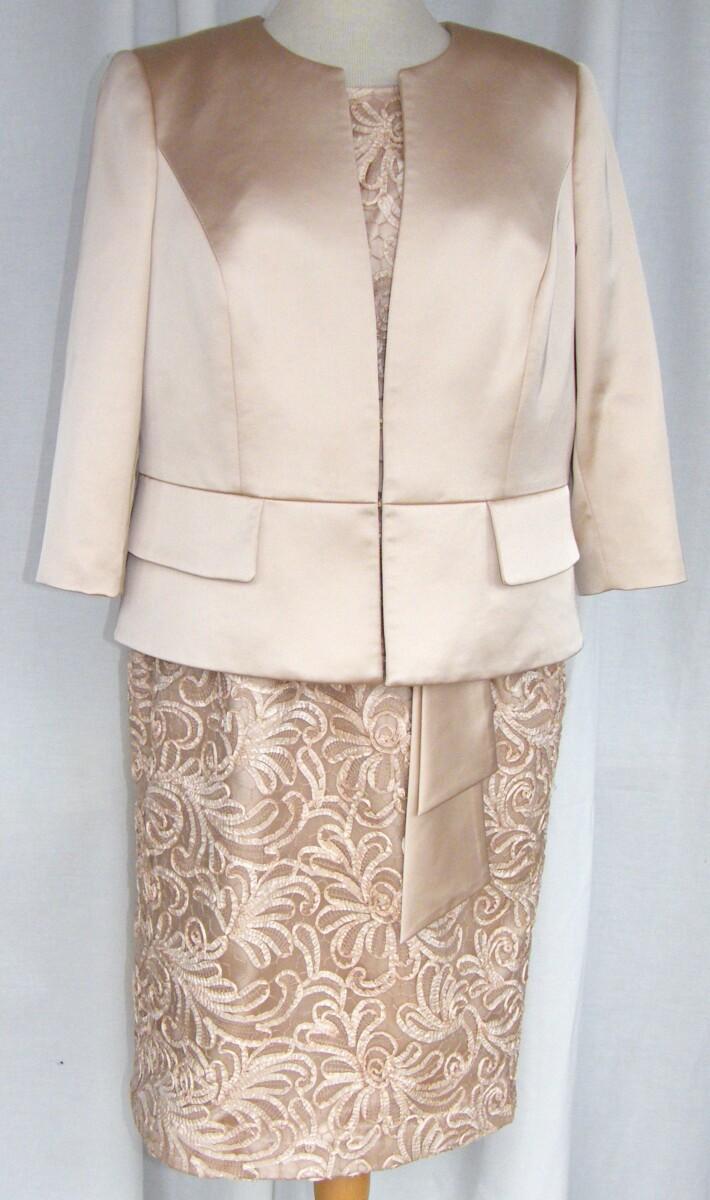 jacques vert CHAMPAGNE GOLD RIBBON LACE SHIFT DRESS SIZE 24 CHAMPAGNE GOLD SATIN JACKET SIZE 22