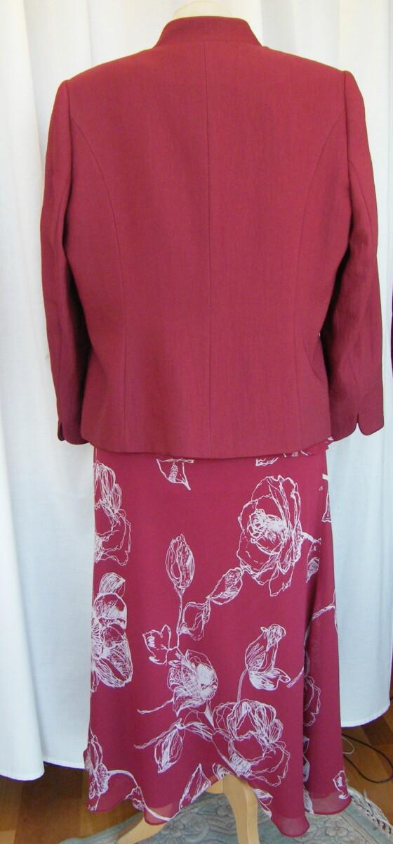 Jacques Vert CRANBERRY RANGE CRANBERRY RED CHIFFON SKIRT & TOP IVORY OUTLINE PRINT CRANBERRY RED JACKET