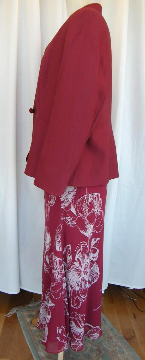 Jacques Vert CRANBERRY RANGE CRANBERRY RED CHIFFON SKIRT & TOP IVORY OUTLINE PRINT CRANBERRY RED JACKET