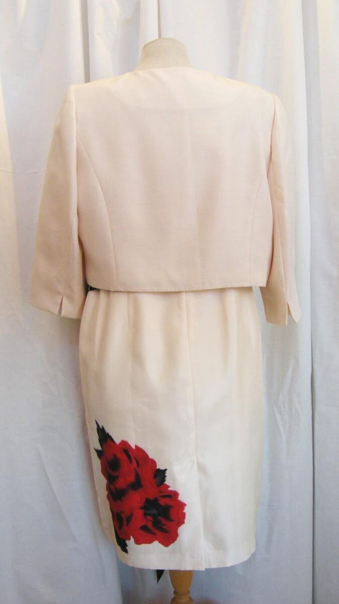 Jacques Vert CREAM SHANTUNG WITH VERY LARGE SCARLET ROSE PLACEMENT PRINT CREAM SHANTUNG JACKET