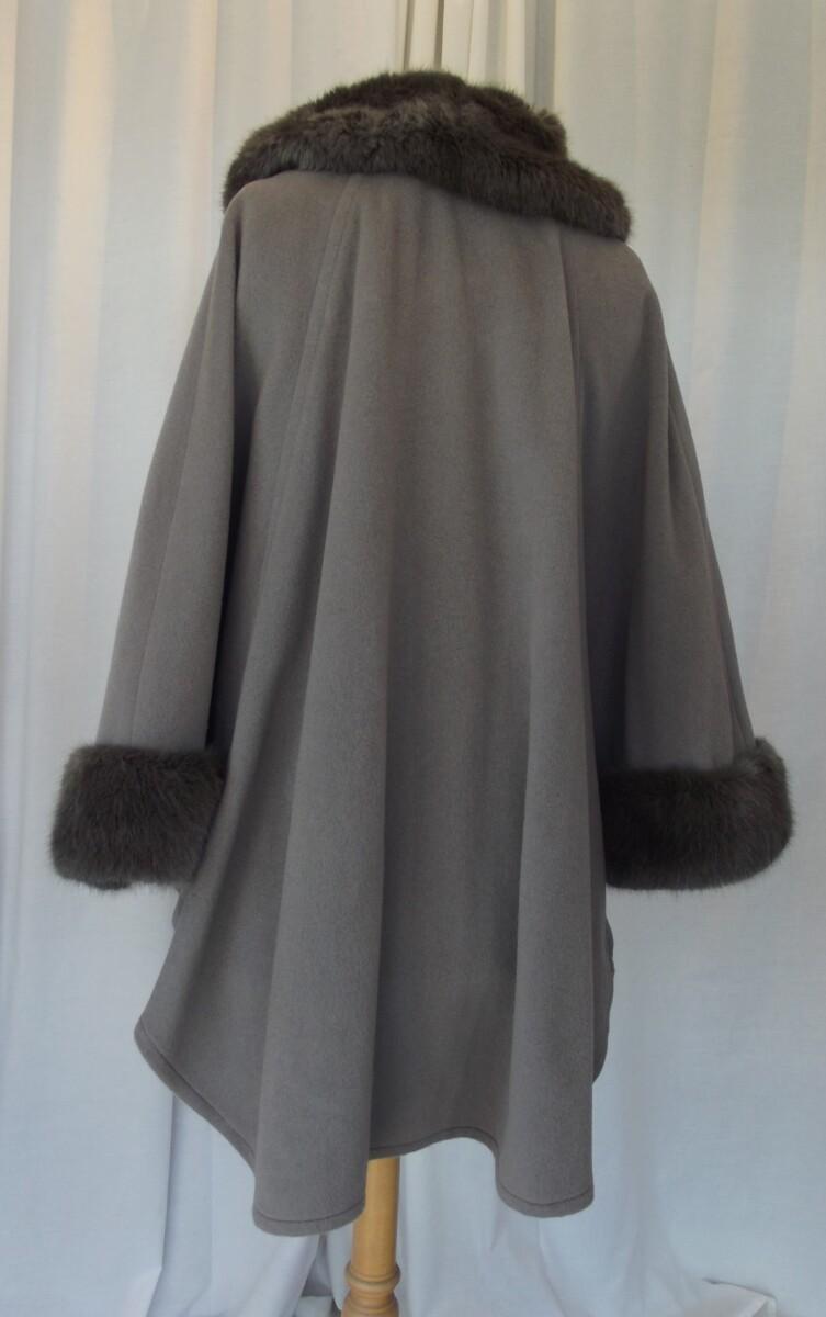 Jacques Vert DARK MUSHROOM MEDIUM – LARGE CLOAK 76% WOOL 7% CASHMERE FAUX FUR TRIMMED