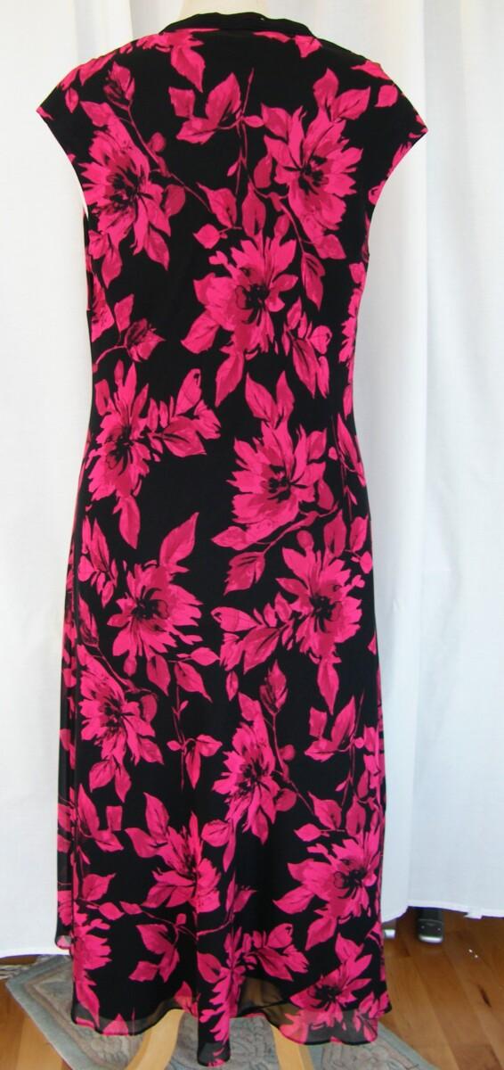 Jacques Vert DRESS TO IMPRESS RANGE CREPE CHIFFON DRESS IN VIVID FLORAL PRINT & LIPSTICK PINK WOVEN JACKET