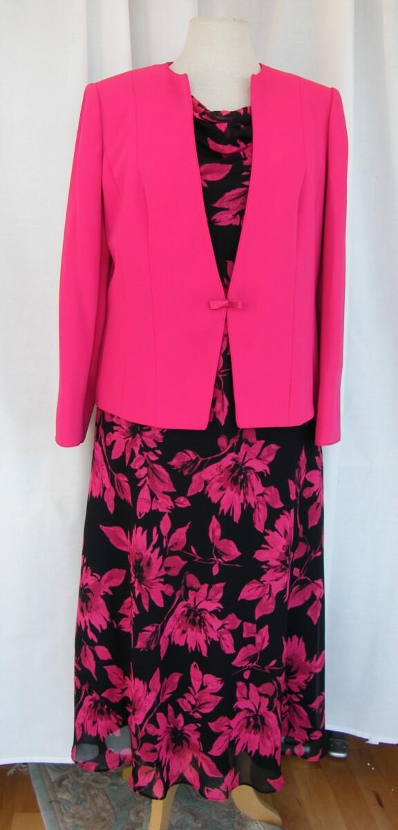 jacques vert DRESS TO IMPRESS RANGE CREPE CHIFFON DRESS IN VIVID FLORAL PRINT & LIPSTICK PINK WOVEN JACKET