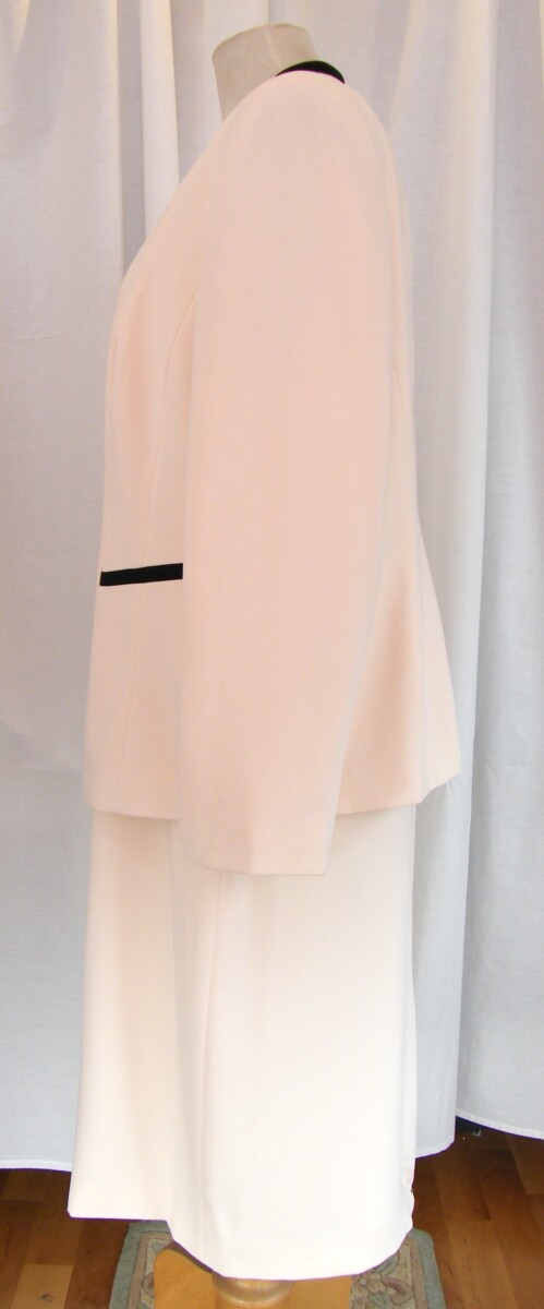 Jacques Vert DRESS TO IMPRESS RANGE POWDER PUFF TAILORED IVORY SHIFT DRESS BLACK DETAIL POWDER PUFF IVORY JACKET