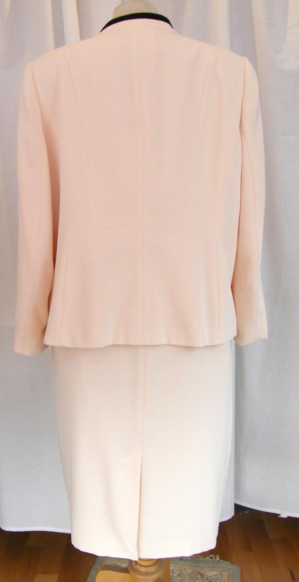 Jacques Vert DRESS TO IMPRESS RANGE POWDER PUFF TAILORED IVORY SHIFT DRESS BLACK DETAIL POWDER PUFF IVORY JACKET