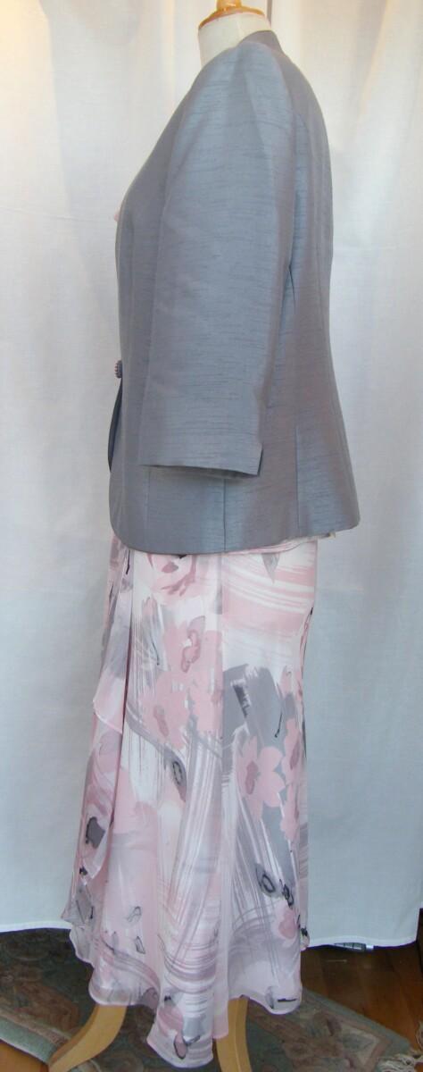 Jacques Vert FONDANT PINK RANGE PINK GREY AND IVORY ABSTRACT PRINT TOP & SKIRT MATCHING GREY SHANTUNG NOTCH NECK JACKET