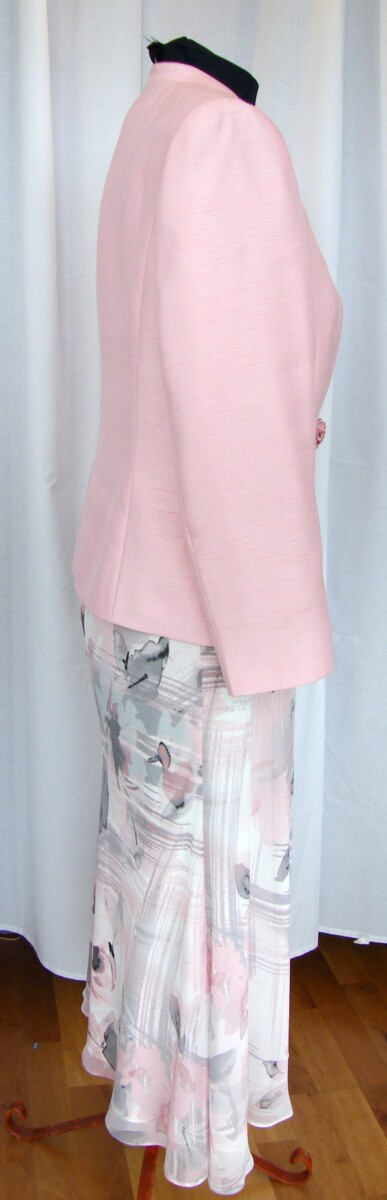 Jacques Vert FONDANT PINK RANGE PINK GREY AND IVORY ABSTRACT PRINT TOP & SKIRT MATCHING BROACH JACKET IN PINK SHANTUNG