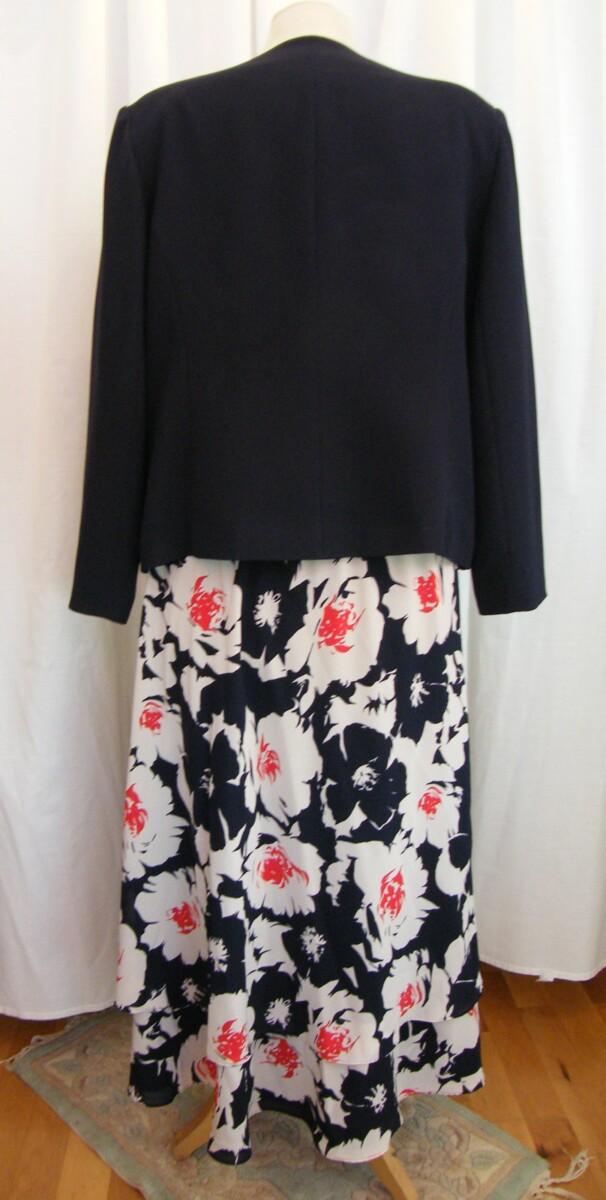 Jacques Vert ITALIAN RANGE NAVY CREPE CHIFFON SKIRT & TOP IVORY FLOWERHEAD PRINT NAVY JACKET EDGED IN IVORY