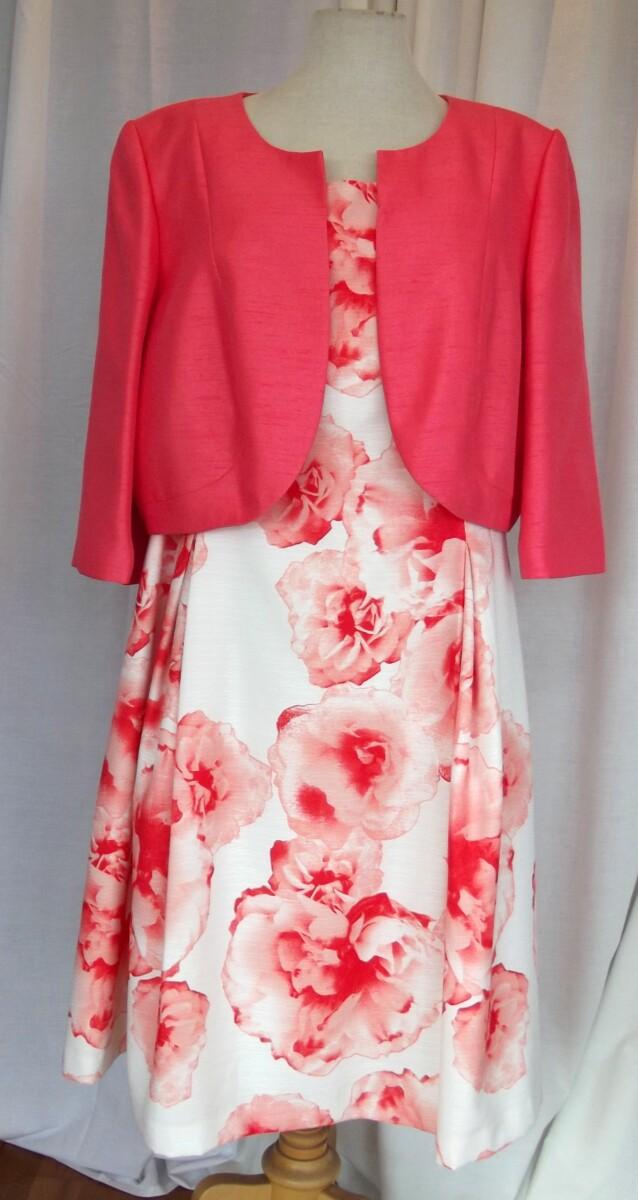 Jacques Vert IVORY JACQUARD DRESS CORAL PINK FLORAL PRINT & CORAL SHANTUNG CURVED EDGE SHORT JACKET