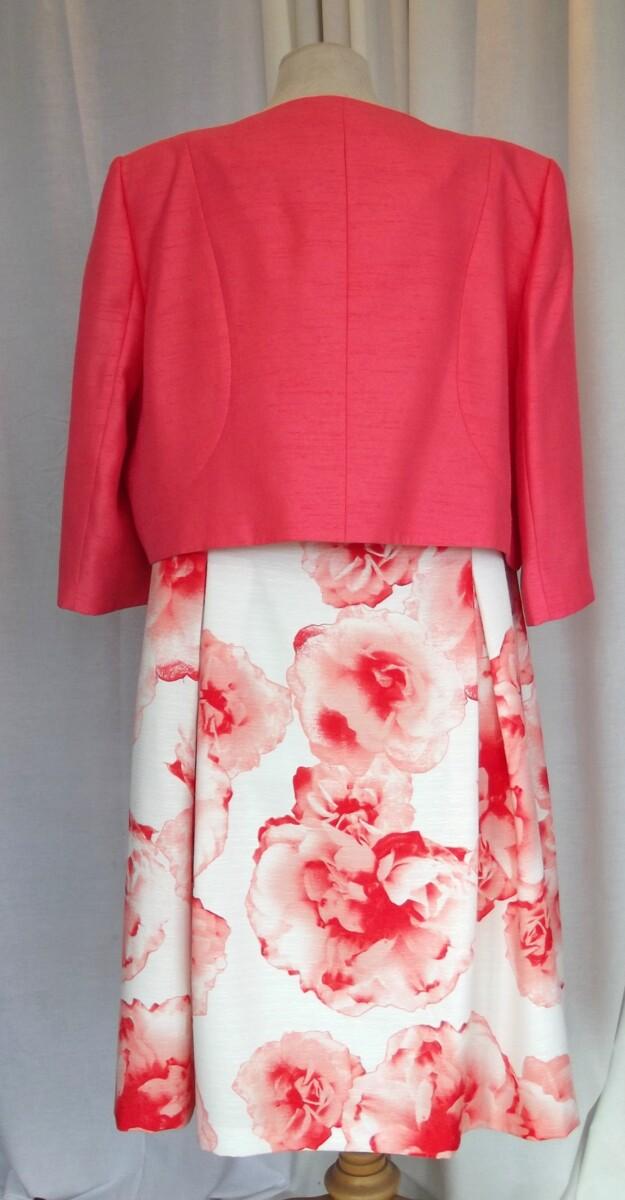 Jacques Vert IVORY JACQUARD DRESS CORAL PINK FLORAL PRINT & CORAL SHANTUNG CURVED EDGE SHORT JACKET