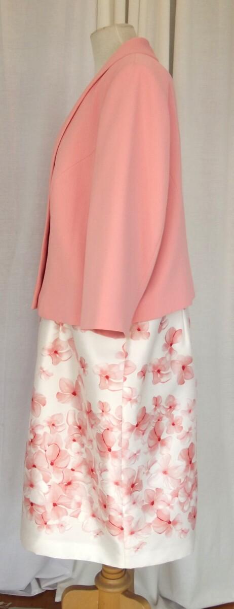 Jacques Vert IVORY & PEACH PETAL PRINT SHANTUNG SHIFT DRESS & PEACH CREPE DRAPE JACKET