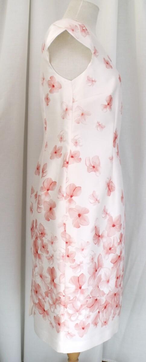 Jacques Vert IVORY & PEACH PETAL PRINT SHANTUNG SHIFT DRESS & PEACH CREPE DRAPE JACKET