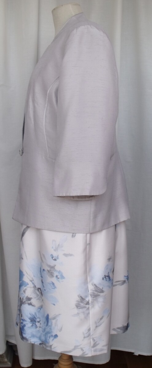 Jacques Vert IVORY SHANTUNG DRESS POWDER BLUE & SILVER GREY PRINT MATCHING SILVER GREY JACKET SATIN SEAMS
