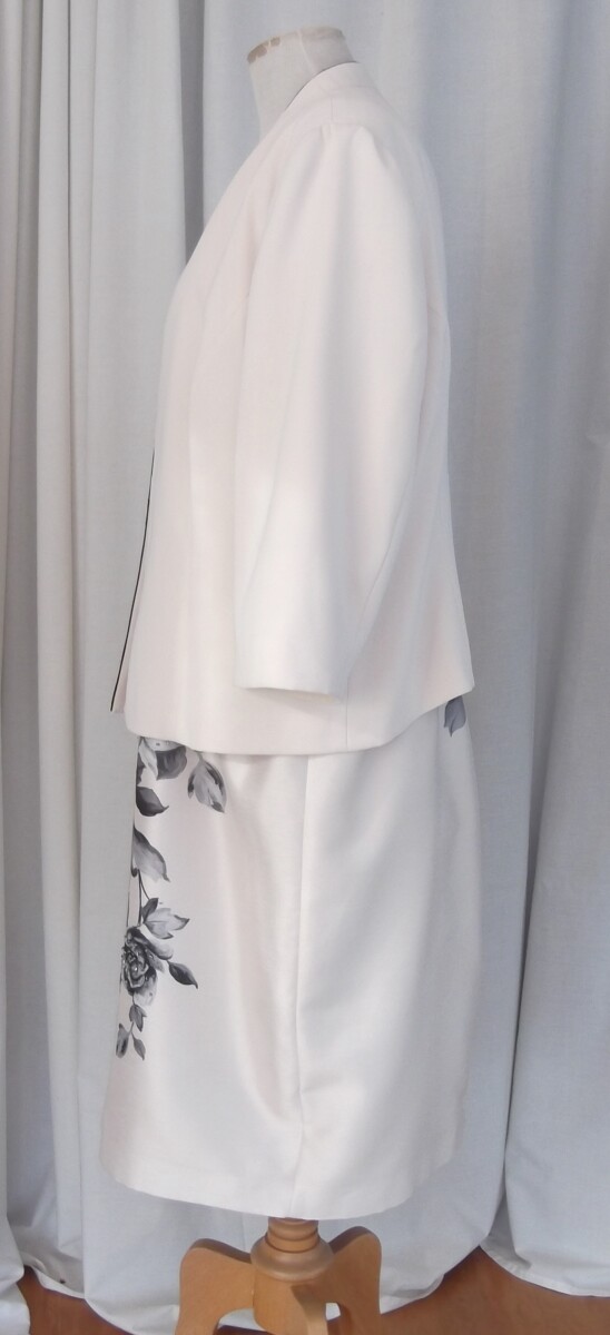 Jacques Vert IVORY SHANTUNG SHIFT DRESS BEADED BLACK OIL PAINTING PLACEMENT PRINT IVORY CREPE JACKET PIPED IN BLACK