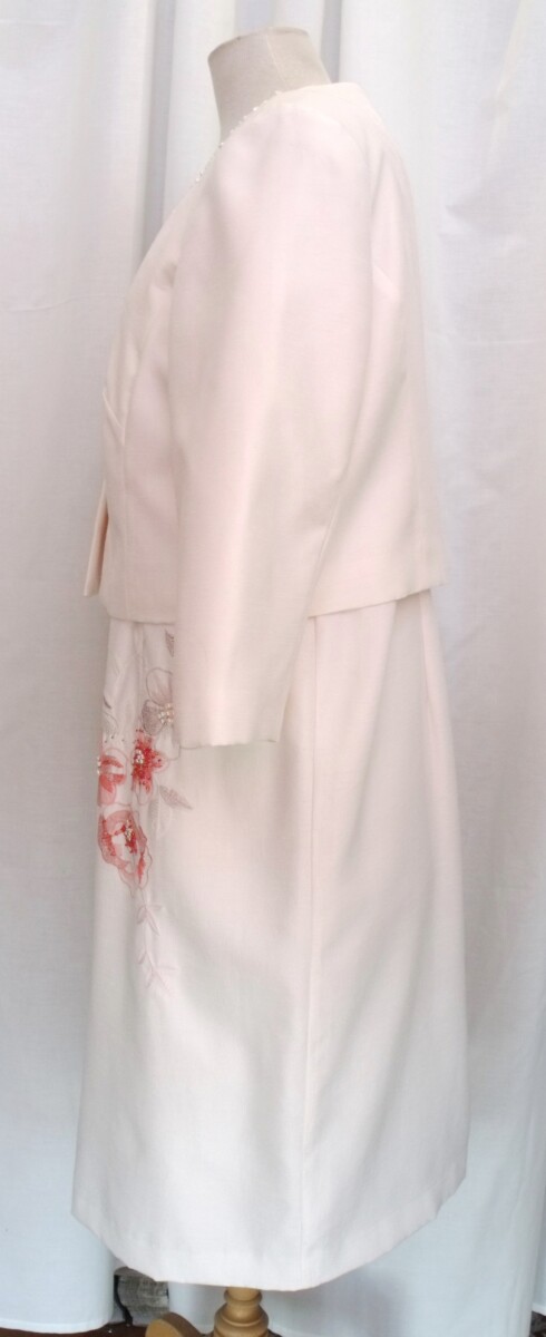 Jacques Vert IVORY SHANTUNG SHIFT DRESS CORAL EMBROIDERY MATCHING IVORY SHANTUNG SHORT JACKET