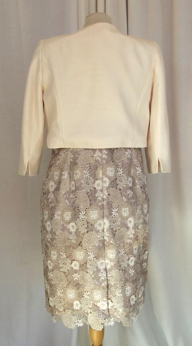 Jacques Vert JACQUES VERT 3 COLOUR LACE SHIFT DRESS & IVORY SHANTUNG SHORT JACKET