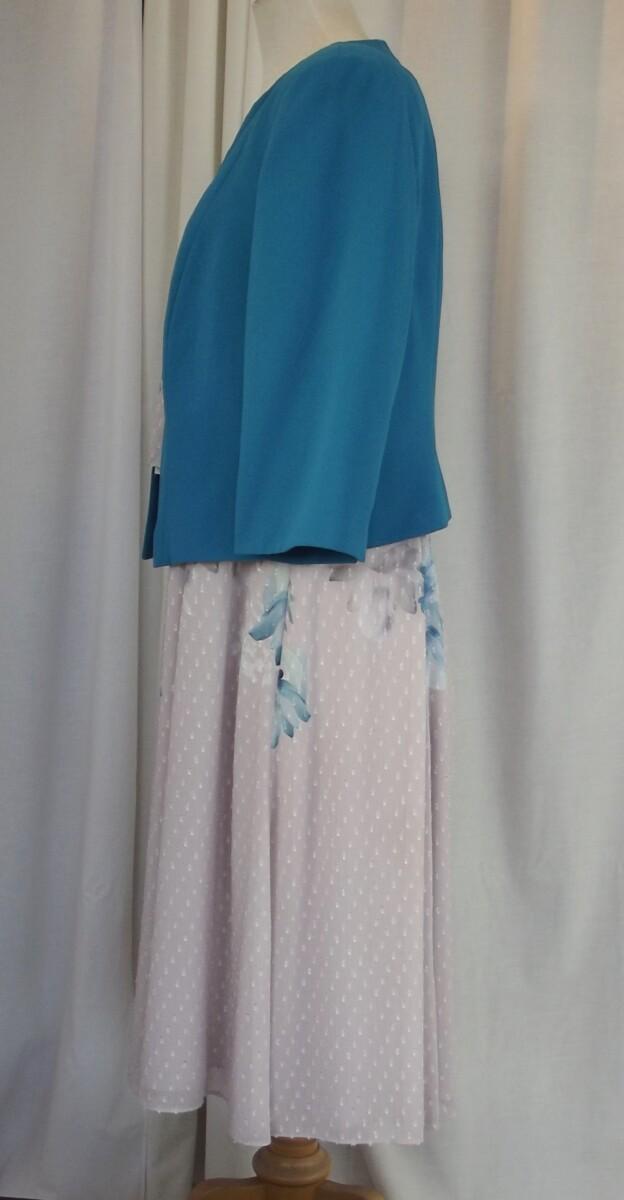 Jacques Vert JACQUES VERT COLLECTION BARCELONA RANGE NEUTRAL DOBBY FABRIC MAGNOLIA PRINT IN SHADES OF BLUE & MID BLUE JACKET