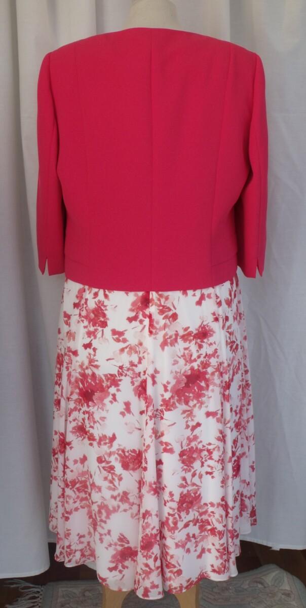 Jacques Vert JACQUES VERT COLLECTION IVORY CHIFFON DRESS HOT PINK FLORAL PRINT & MATCHING HOT PINK CREPE POCKET DETAIL JACKET