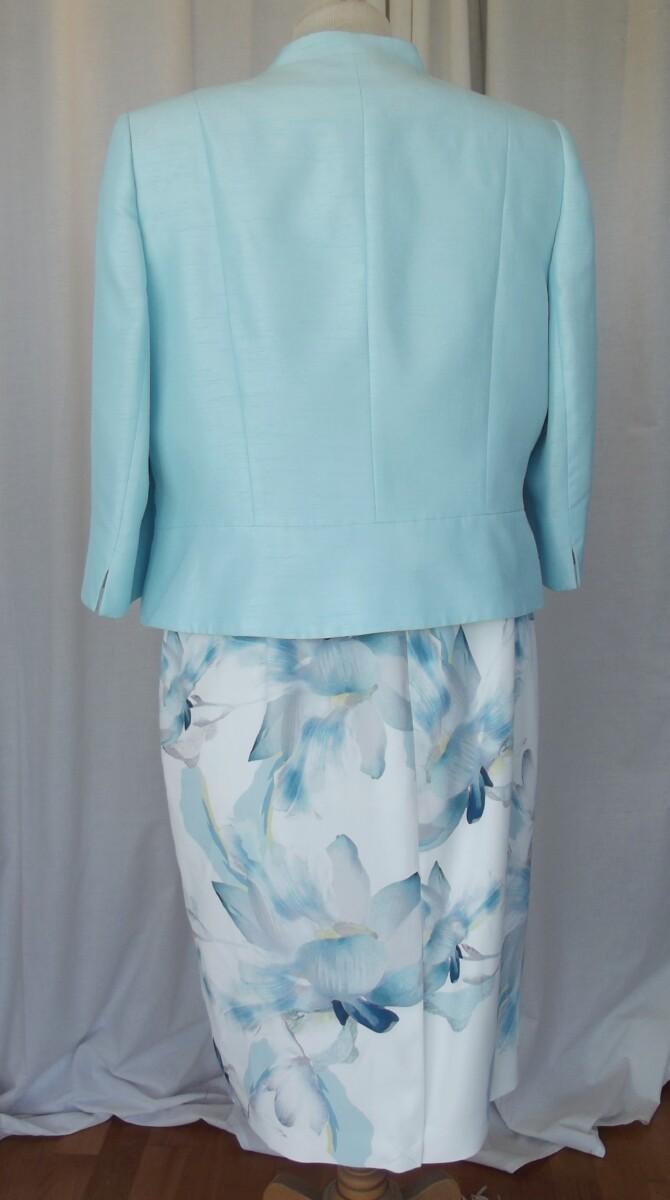 Jacques Vert JACQUES VERT COLLECTION IVORY CREPE SHIFT DRESS PLACEMENT PRINT IN AQUA TURQUOISE & GREY. AQUA SHANTUNG JACKET