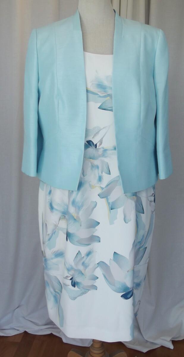 jacques vert JACQUES VERT COLLECTION IVORY CREPE SHIFT DRESS PLACEMENT PRINT IN AQUA TURQUOISE & GREY. AQUA SHANTUNG JACKET