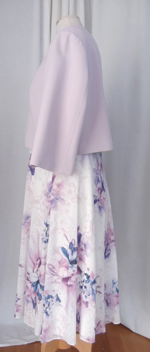 Jacques Vert JACQUES VERT COLLECTION IVORY DOBBY FABRIC DRESS LILAC & BLUE PRINT MATCHING SOFT LILAC CREPE SHORT JACKET