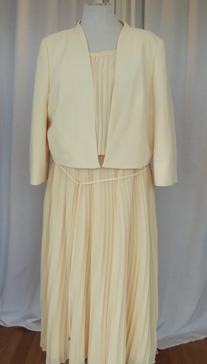jacques vert JACQUES VERT COLLECTION LEMON YELLOW CREPE CHIFFON SUN RAY PLEAT SLEEVELESS DRESS MATCHING LEMON CREPE JACKET
