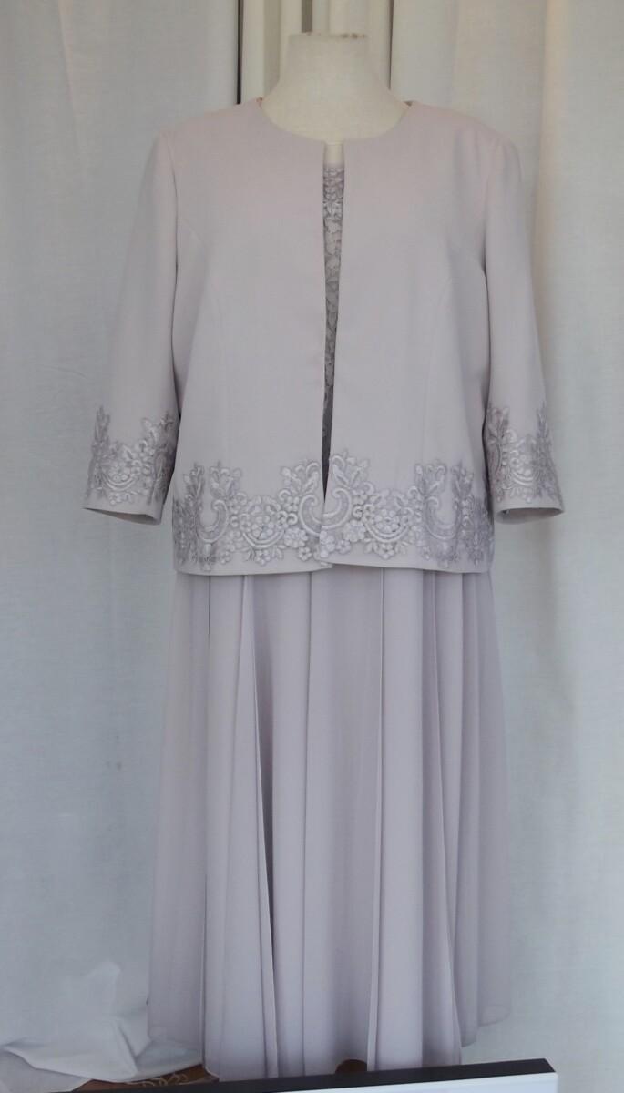 jacques vert JACQUES VERT COLLECTION LILAC CREPE JACKET LACE APPLIQUE AROUND THE CUFFS & HIPS MATCHING CHIFFON DRESS WITH LACE LOOSE BODICE