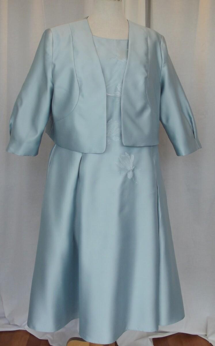 jacques vert JACQUES VERT COLLECTION PALE BLUE JACQUARD SHANTUNG PROM DRESS FIVE EMBROIDERED FLOWERHEADS ON FRONT & MATCHING JACKET