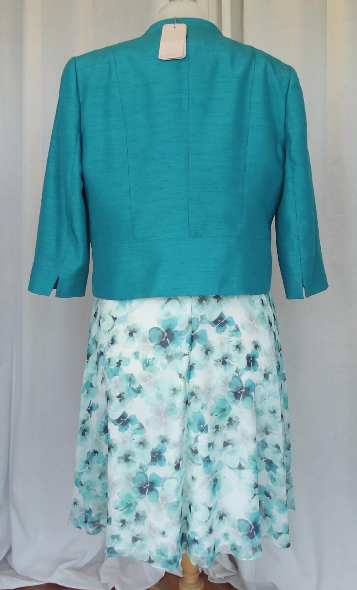 Jacques Vert JACQUES VERT COLLECTION PETITE RANGE IVORY CHIFFON DRESS EMERALD GREEN FLORAL PRINT & PETITE ELLIE PEACOCK SHANTUNG JACKET