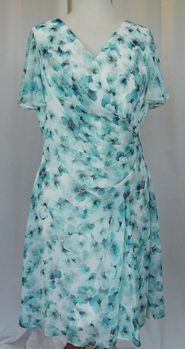 Jacques Vert JACQUES VERT COLLECTION PETITE RANGE IVORY CHIFFON DRESS EMERALD GREEN FLORAL PRINT & PETITE ELLIE PEACOCK SHANTUNG JACKET