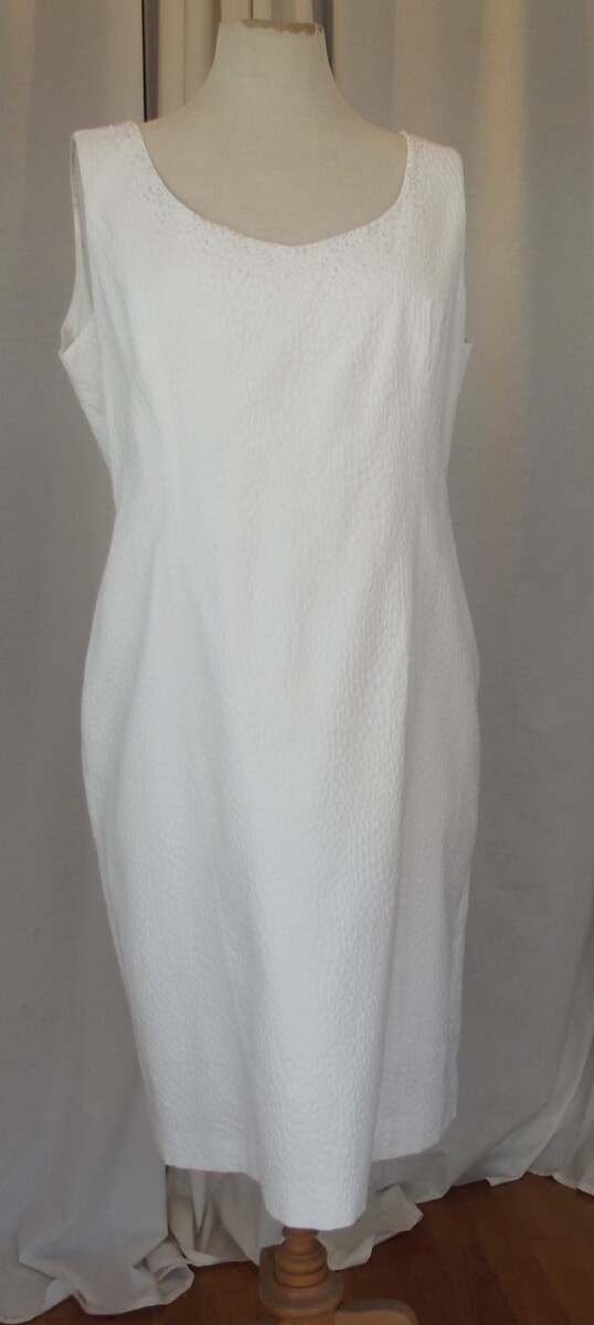 Jacques Vert JACQUES VERT COLLECTION WHITE JACQUARD SHIFT DRESS BEADED NECKLINE MATCHING WHITE JACQUARD PEPLUM JACKET