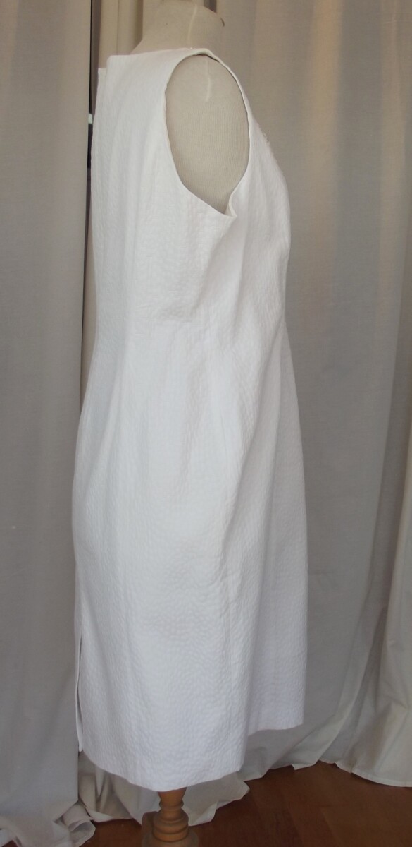 Jacques Vert JACQUES VERT COLLECTION WHITE JACQUARD SHIFT DRESS BEADED NECKLINE MATCHING WHITE JACQUARD PEPLUM JACKET