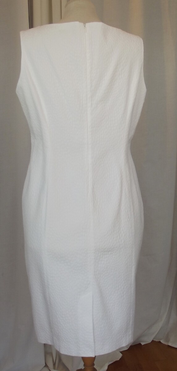 Jacques Vert JACQUES VERT COLLECTION WHITE JACQUARD SHIFT DRESS BEADED NECKLINE MATCHING WHITE JACQUARD PEPLUM JACKET