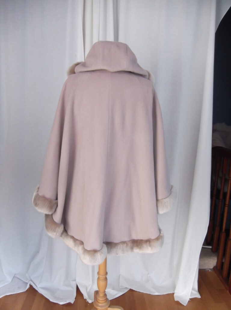 Jacques Vert JACQUES VERT FULLY LINED ONE SIZE MUSHROOM HOODED CLOAK 72% WOOL 9% CASHMERE FAUX FUR TRIM AROUND ALL EDGES