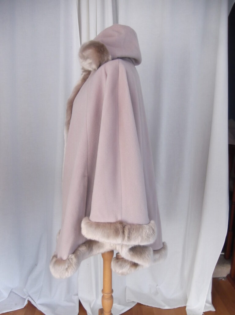 Jacques Vert JACQUES VERT FULLY LINED ONE SIZE MUSHROOM HOODED CLOAK 72% WOOL 9% CASHMERE FAUX FUR TRIM AROUND ALL EDGES