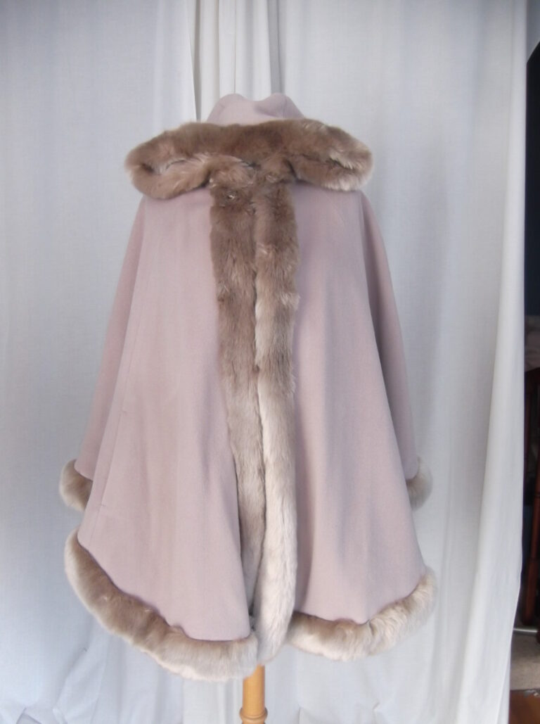 jacques vert JACQUES VERT FULLY LINED ONE SIZE MUSHROOM HOODED CLOAK 72% WOOL 9% CASHMERE FAUX FUR TRIM AROUND ALL EDGES