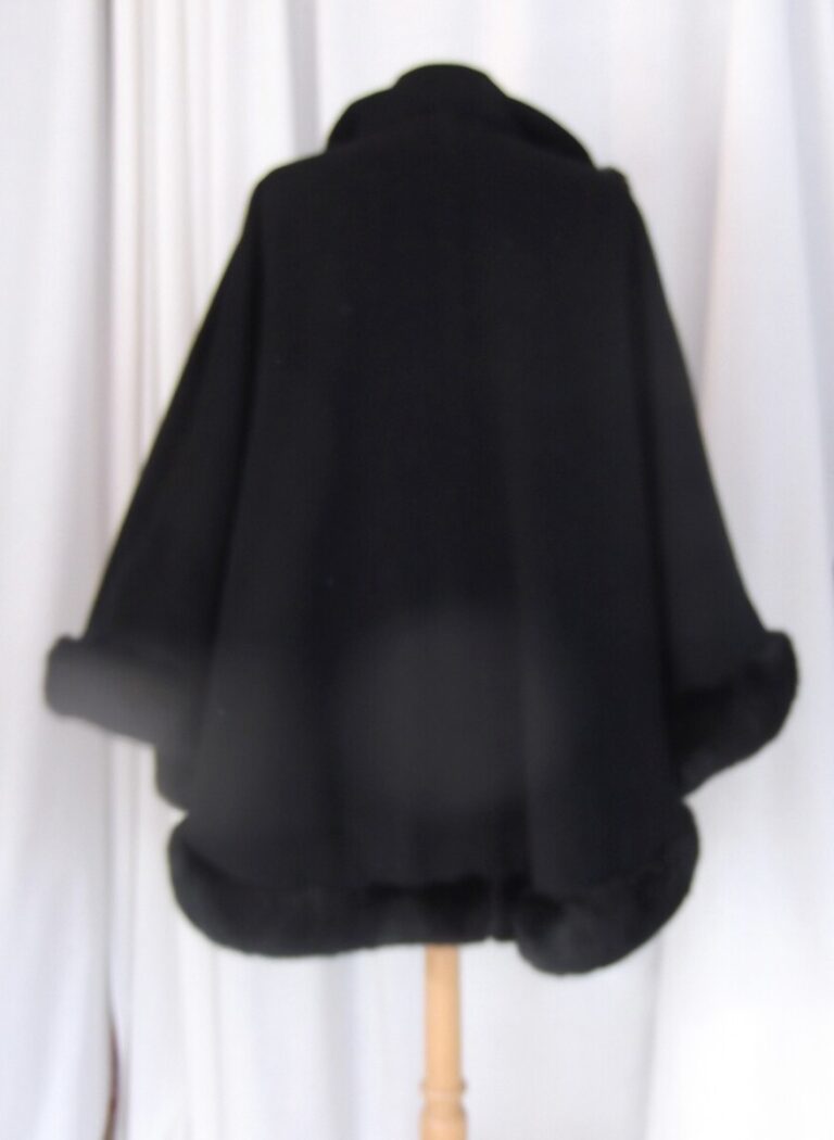 Jacques Vert JACQUES VERT ONE SIZE BLACK HOODED CLOAK 72% WOOL 9% CASHMERE FAUX FUR TRIM AROUND ALL EDGES