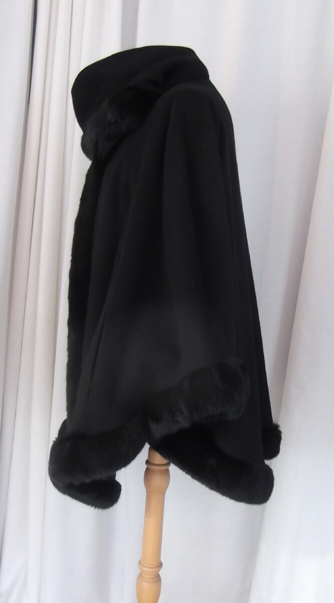 Jacques Vert JACQUES VERT ONE SIZE BLACK HOODED CLOAK 72% WOOL 9% CASHMERE FAUX FUR TRIM AROUND ALL EDGES