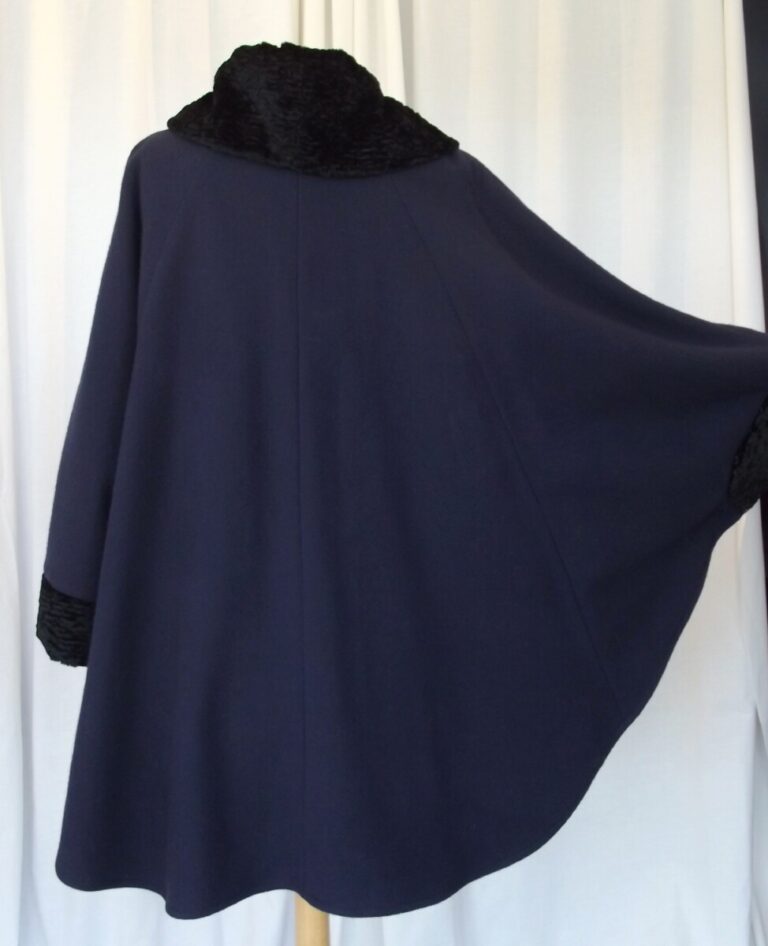 jacques vert JACQUES VERT ONE SIZE DARK BLUE CLOAK 76% WOOL 7% CASHMERE FAUX ASTRAKHAN COLLAR & CUFFS