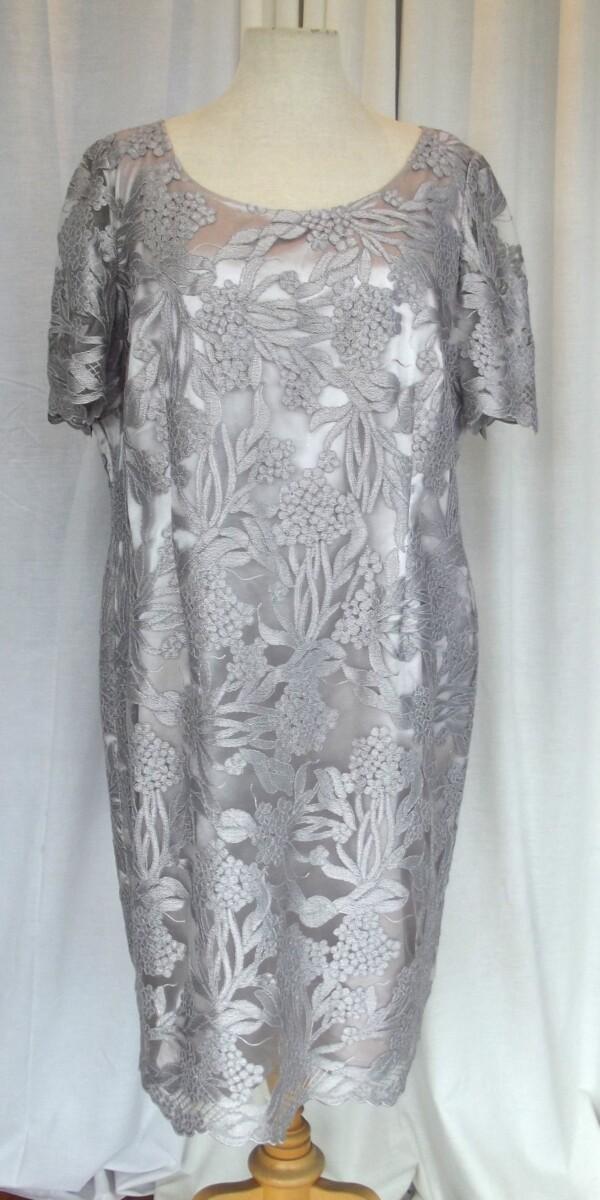 jacques vert JACQUES VERT SHORT SLEEVED SHIFT DRESS OF SILVER EMBOSSED LACE ON FINE MESH