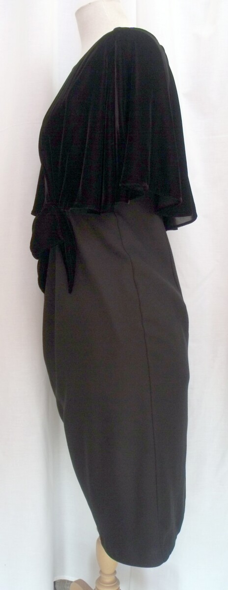 Jacques Vert LORCAN MULLANY BLACK CREPE COCKTAIL DRESS BLACK VELVET CAPE TOP & BOW