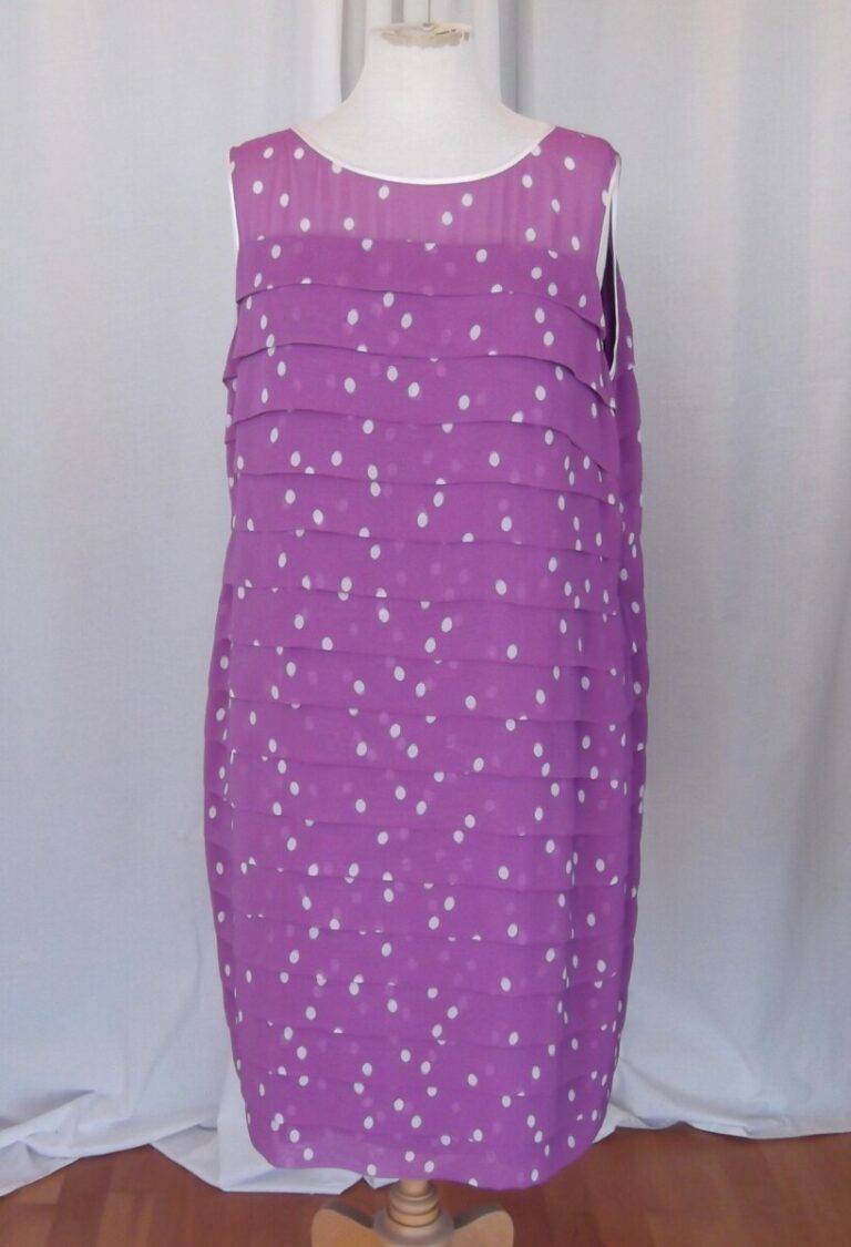 Jacques Vert MAGENTA SHUTTERPLEAT DRESS SILVER GREY RANDOM SPOT PRINT & MAGENTA WOVEN SHORT JACKET